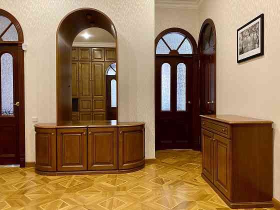 Оренда квартири 130м2 у царському будинку по  вул. Ярославів Вал Киев