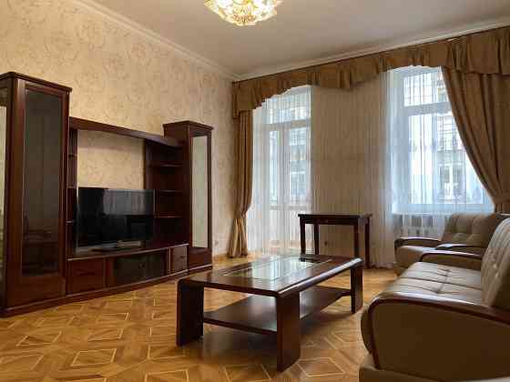 Оренда квартири 130м2 у царському будинку по  вул. Ярославів Вал Киев