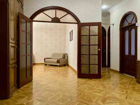 Оренда квартири 130м2 у царському будинку по  вул. Ярославів Вал Киев