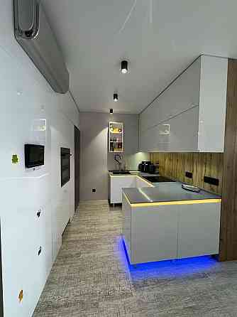 Продаж 2 кімнатної квартири студії з дизаннрським ремонтом в центрі Черкассы