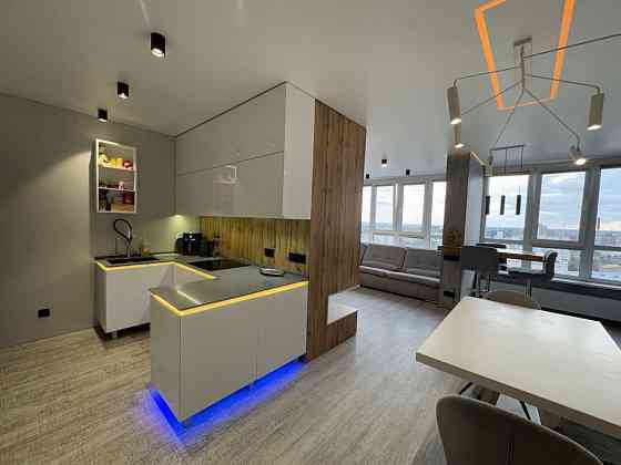 Продаж 2 кімнатної квартири студії з дизаннрським ремонтом в центрі Черкассы