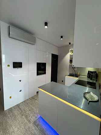 Продаж 2 кімнатної квартири студії з дизаннрським ремонтом в центрі Черкассы