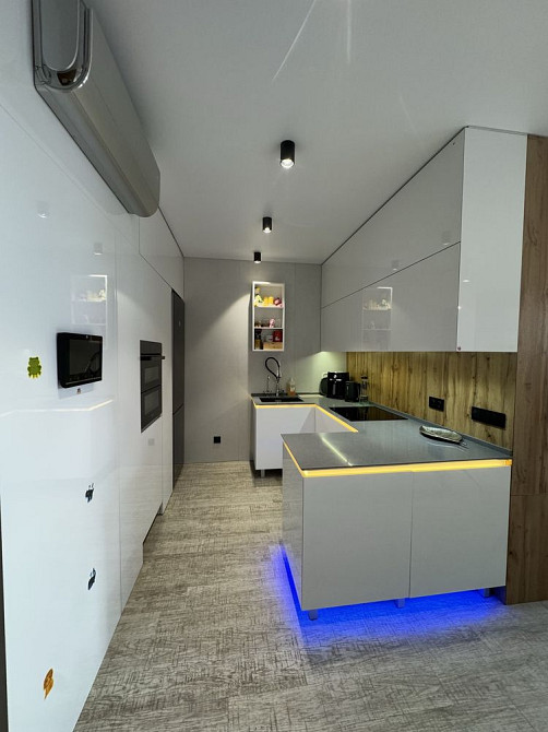 Продаж 2 кімнатної квартири студії з дизаннрським ремонтом в центрі Черкассы - изображение 2