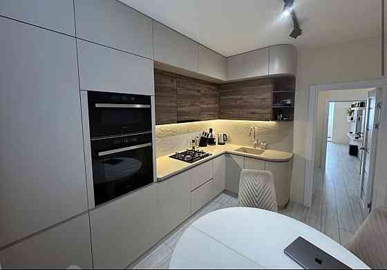 2к з новим ремонтом 58кв вул Гетьмана Полуботка метро Дарниця Київ