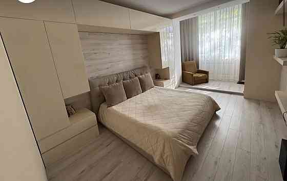 2к з новим ремонтом 58кв вул Гетьмана Полуботка метро Дарниця Київ