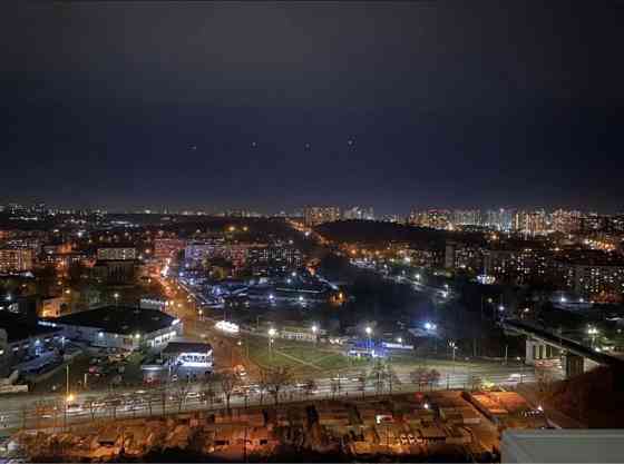 Продам видову 2х кім. квартиру  Центр Київ