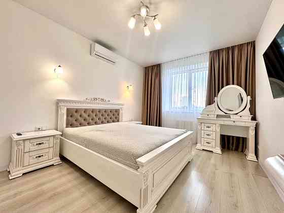 ЛЮКС! Перша здача! Світло 24/7. 2-х кімнатна. 5-поверх. ЖК. Паркінг Киев