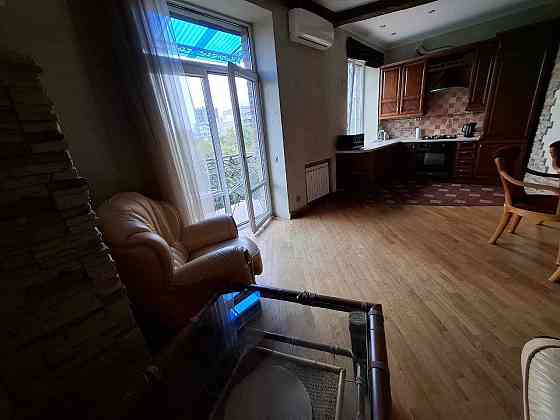 Здається простора 2-кімнатна квартира з кухнею-студією на Половецькій Киев