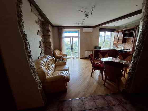 Здається простора 2-кімнатна квартира з кухнею-студією на Половецькій Киев