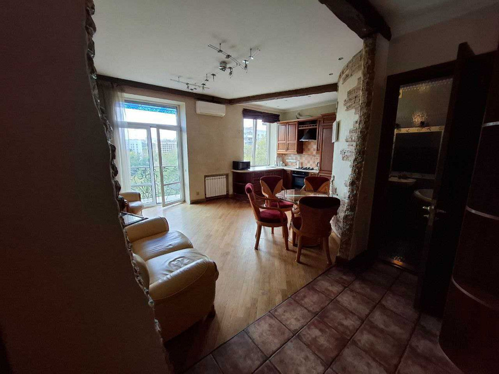 Здається простора 2-кімнатна квартира з кухнею-студією на Половецькій Киев - изображение 1