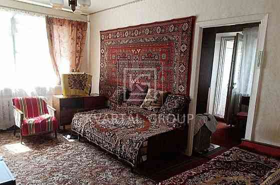 В продажі двокімнатна квартира у житловому стані. Буча