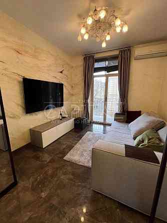 2-кімнатна квартира 60м2/3 поверх в центрі,вул.Круглоуніверситетська13 Киев