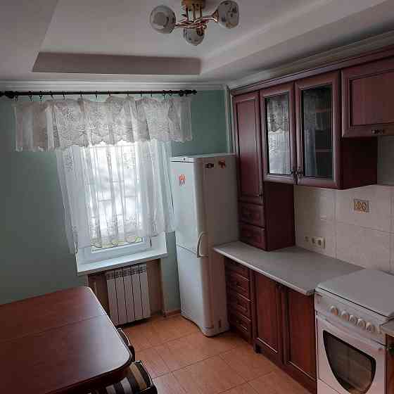 Своя 1 кімнатна 45 м.кв  м.Житомирська вул.,Поповича ,15 Киев