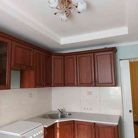 Своя 1 кімнатна 45 м.кв  м.Житомирська вул.,Поповича ,15 Киев