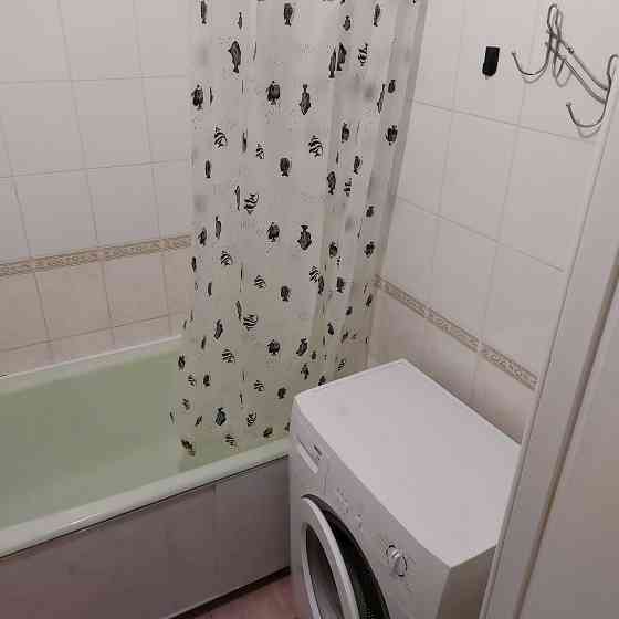 Своя 1 кімнатна 45 м.кв  м.Житомирська вул.,Поповича ,15 Киев