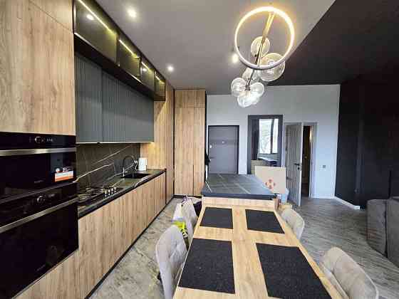 Оренда ДИЗАЙНЕРСЬКОЇ НОВОБУДОВИ (КУХНЯ-СТУДіЯ + спальня), паркомісце! Чернівці