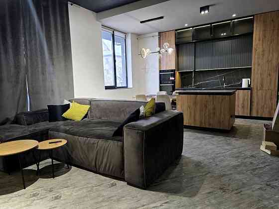 Оренда ДИЗАЙНЕРСЬКОЇ НОВОБУДОВИ (КУХНЯ-СТУДіЯ + спальня), паркомісце! Чернівці