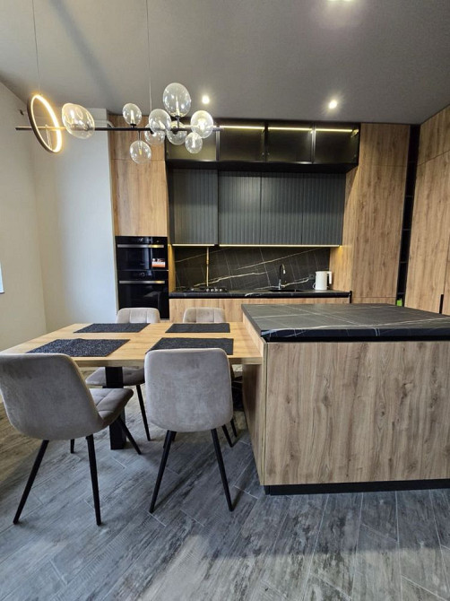 Оренда ДИЗАЙНЕРСЬКОЇ НОВОБУДОВИ (КУХНЯ-СТУДіЯ + спальня), паркомісце! Чернівці - зображення 2