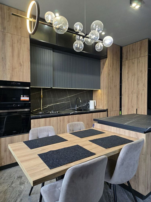 Оренда ДИЗАЙНЕРСЬКОЇ НОВОБУДОВИ (КУХНЯ-СТУДіЯ + спальня), паркомісце! Чернівці - зображення 1