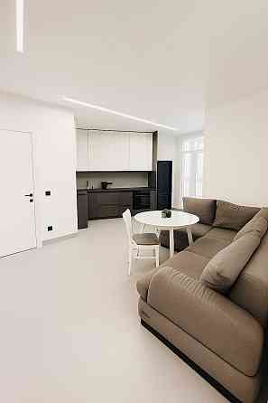 Перша здача! Студія + окрема спальня! ГЕНЕРАТОР! Є підземний паркінг ! Киев