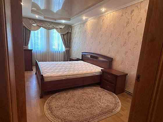 Трьохкімнатна квартира в центрі міста Чернигов