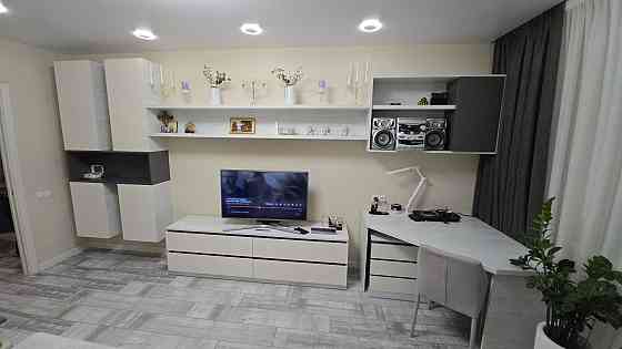 1-кім квартира на Бориспільській 25А , готова до проживання,. Без% Киев