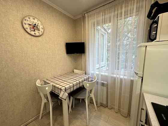 2 комнатная квартира Черемушки Филатова евроремонт средний этаж Одесса