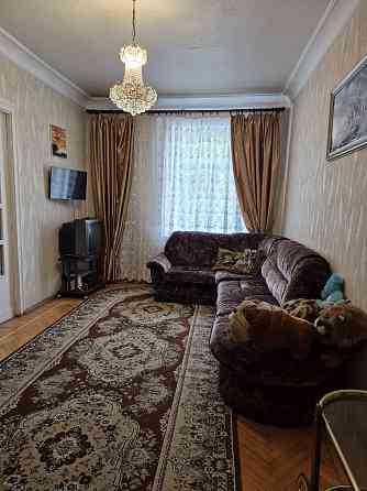 2-кімнатна сталінка . Центр. Площа. Чернигов