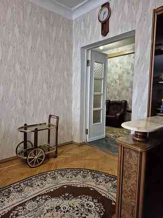 2-кімнатна сталінка . Центр. Площа. Чернигов