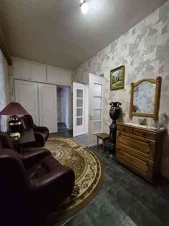 2-кімнатна сталінка . Центр. Площа. Чернигов