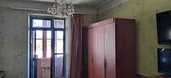 3 комн -80 метров. Центр. Сталинка. 4/5 эт. ул.Спиридоновская Одесса