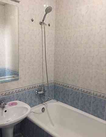 Простора 2-кімнатна квартира біля метро Голосіївська Киев