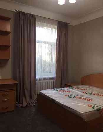 Простора 2-кімнатна квартира біля метро Голосіївська Киев