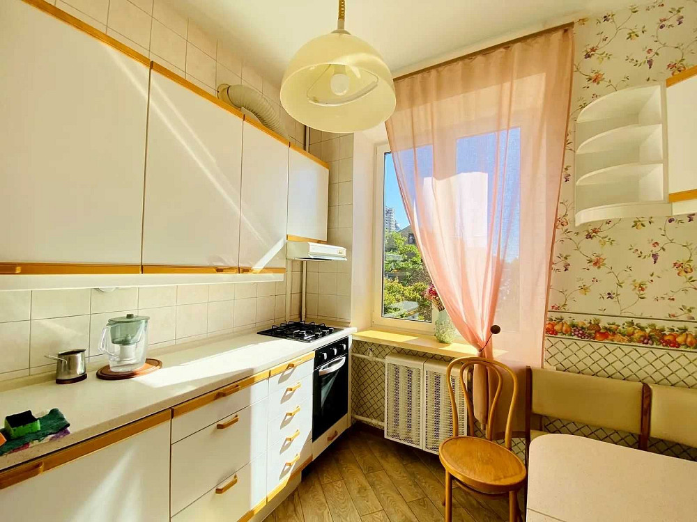 Оренда  квартири в центрі! ст. м. Палац спорту Киев - изображение 1