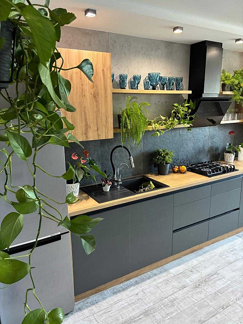 Продам 3х кім.вул Чорновола,р-н Щасливого. Ровно - изображение 1