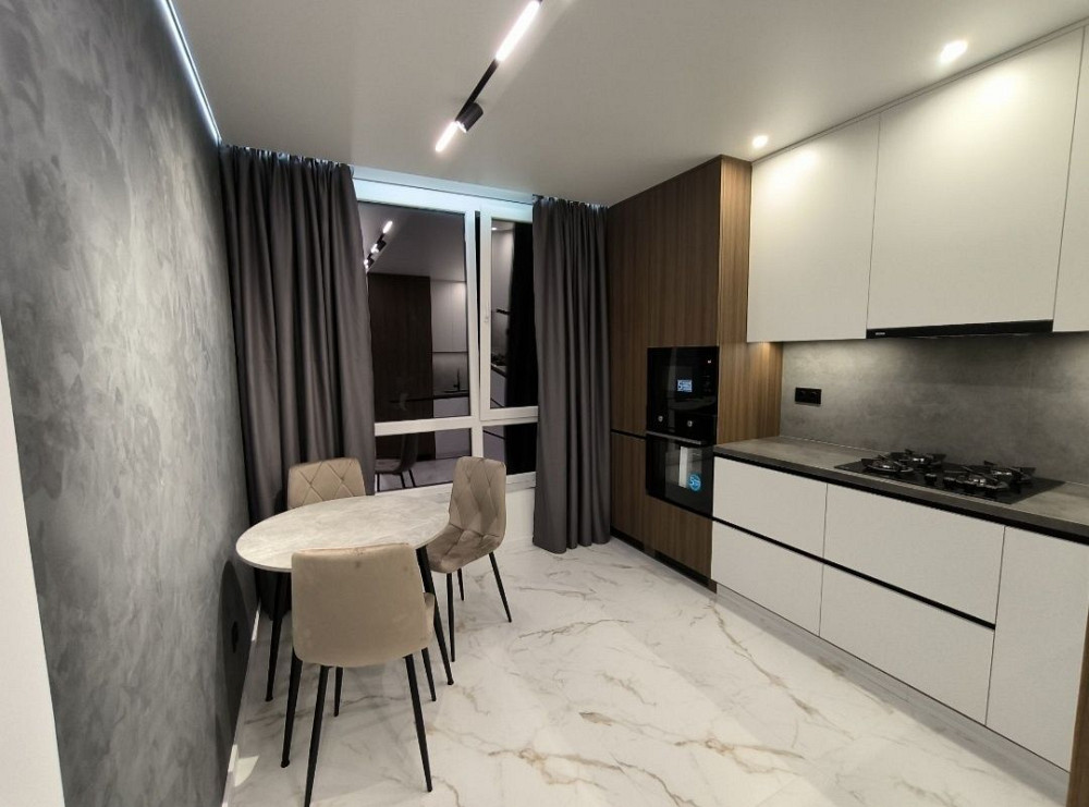 Продаж! 1к кв .ЖК Фемелі Плаза центр. Ивано-Франковск - изображение 1