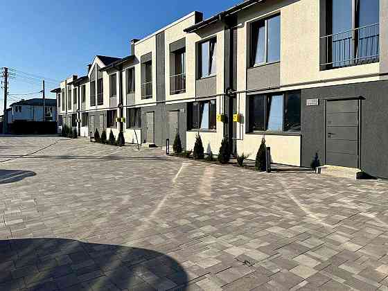 Дворівнева квартира-таунхаус 71м2 з власним паркомісцем. Гатное