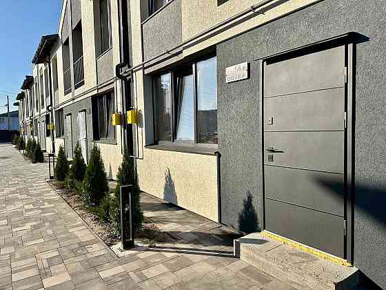 Дворівнева квартира-таунхаус 71м2 з власним паркомісцем. Гатное