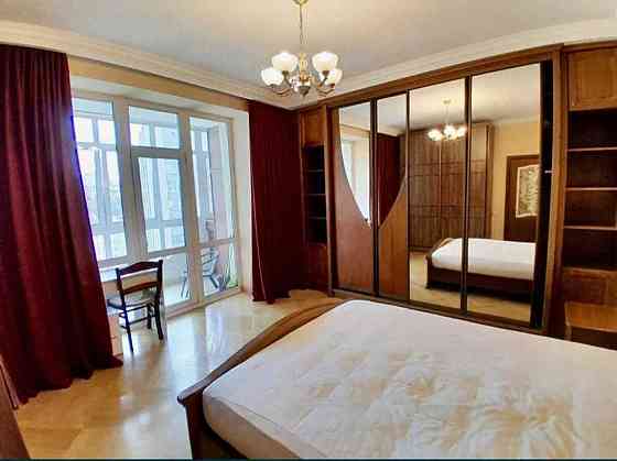 Оренда на рік простора євротрьошка центр Університет Шевченківський Київ