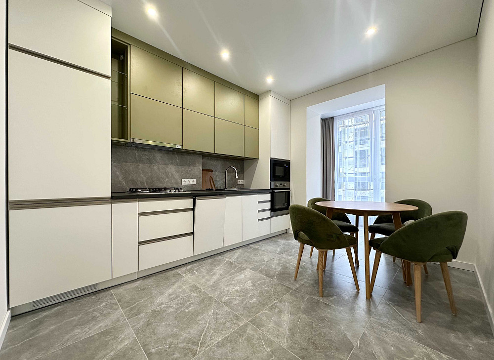 1кім в центрі укомплектована Ивано-Франковск - изображение 1