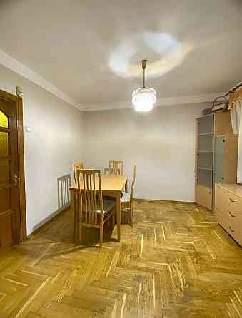 Сдаю квартиру  у Печерському районі, біля метро(4 хв.пішки). Київ