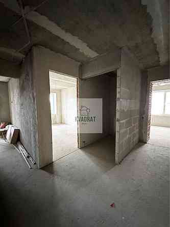 Продам велику 2-кімнатну квартиру,готову під ваш ремонт Кам`янець-Подільський