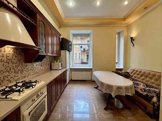 2к кв-ра з ремонтом у центрі в австрійському будинку, вул. Леонтовича Львов