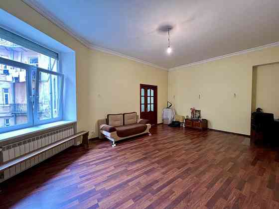 2к кв-ра з ремонтом у центрі в австрійському будинку, вул. Леонтовича Львов