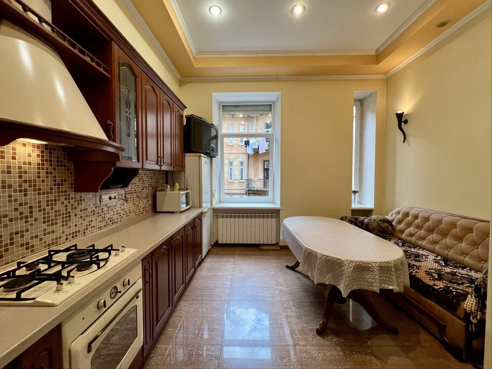 2к кв-ра з ремонтом у центрі в австрійському будинку, вул. Леонтовича Львов - изображение 1