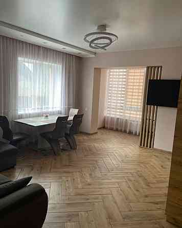 Продам  3 кімнату квартиру Петриківка