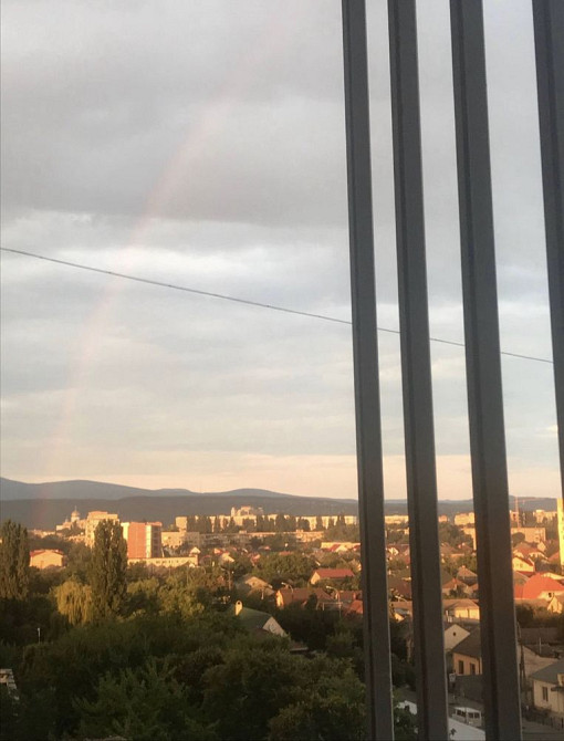 Оренда 1к новобудови  70 кв м диван та ліжко Токіо Ужгород - зображення 5