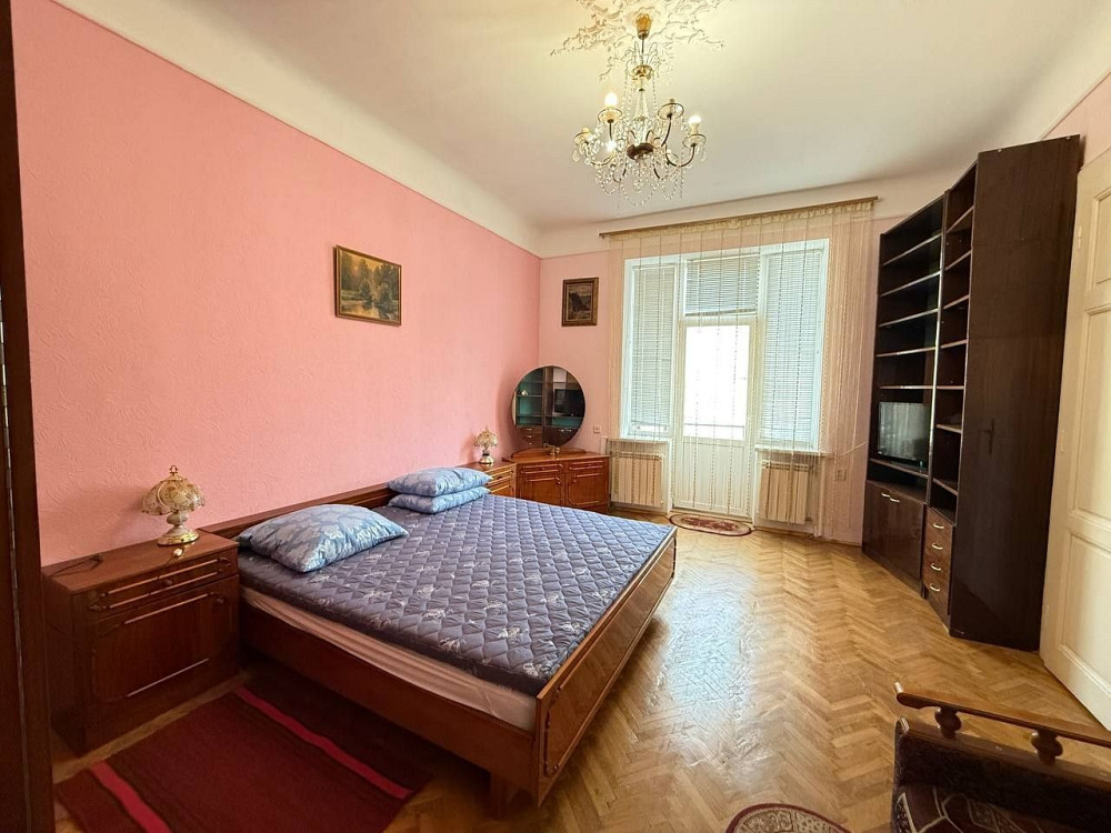 Оренда! Театральна Площа! Історичний центр Чернівців! Чернівці - зображення 4