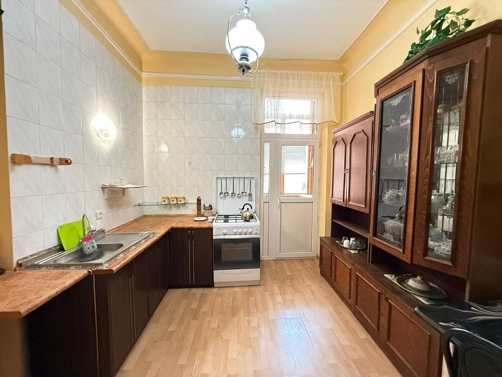 Оренда! Театральна Площа! Історичний центр Чернівців! Чернівці - зображення 7