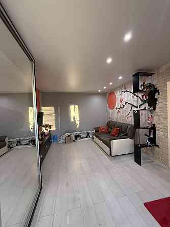 Продаж 1 кім. 11 мкрн. Лівий берег Кам`янське (Запорізька обл.)